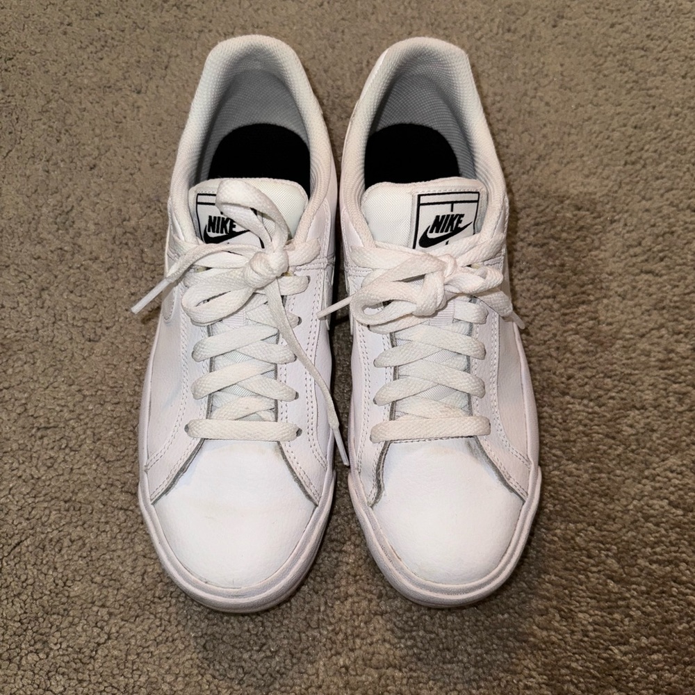Nike sneakers size 7.5 in women’s